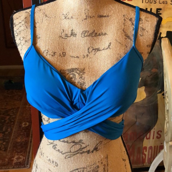 Beautiful blue bikini top M/L D/DD cup 😍💙☀️🌴💕 - Picture 12 of 12